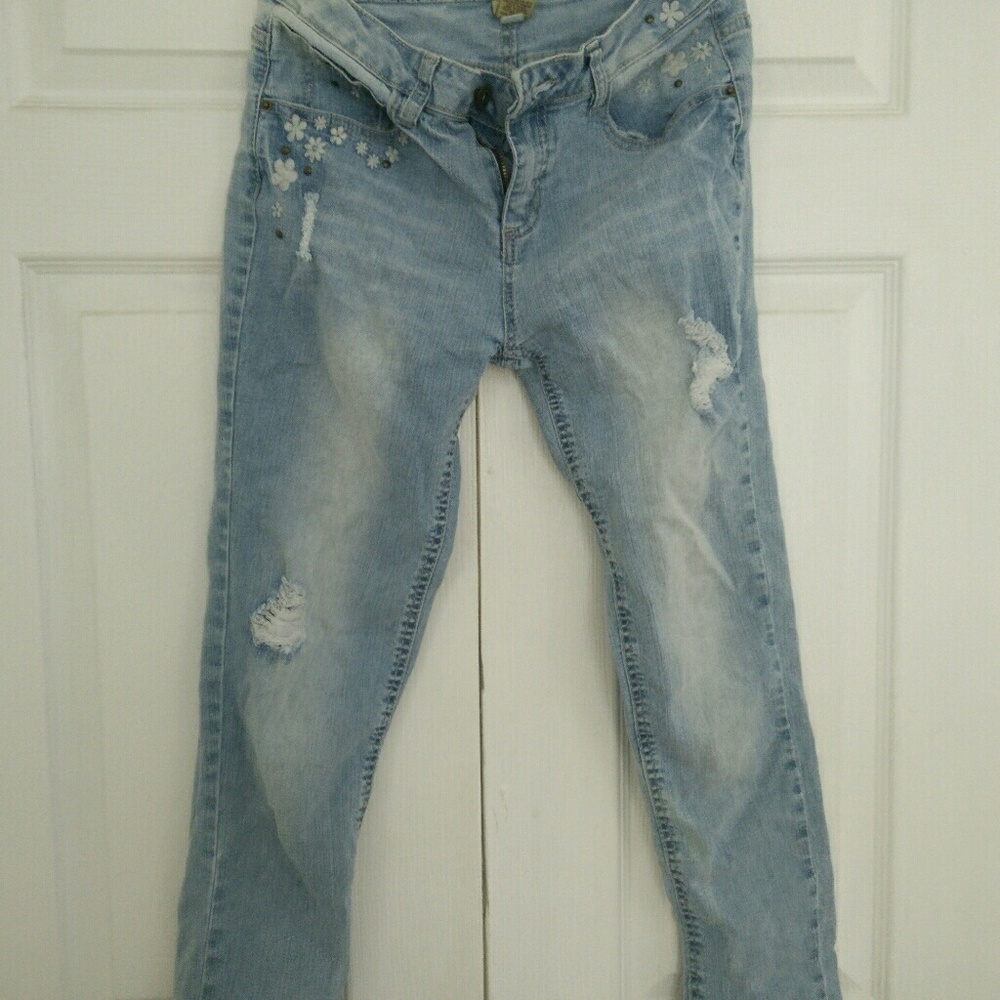 Mudd Light Wash Floral Ripped Ankle Jeans